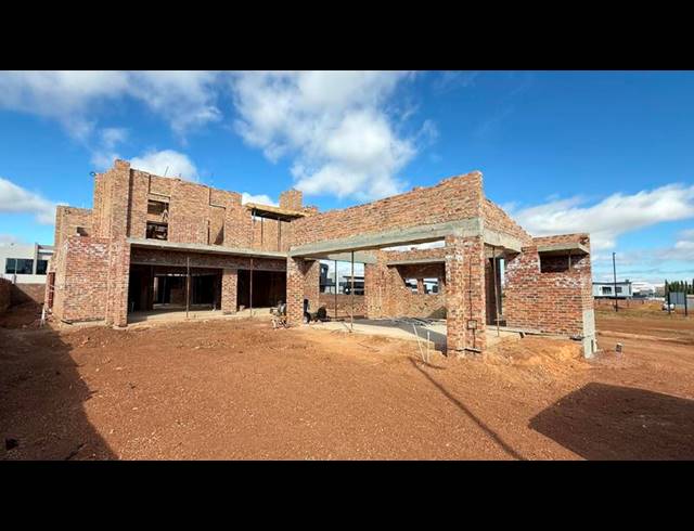 4 BEDROOM HOUSE FOR SALE IN MIDSTREAM HEIGHTS